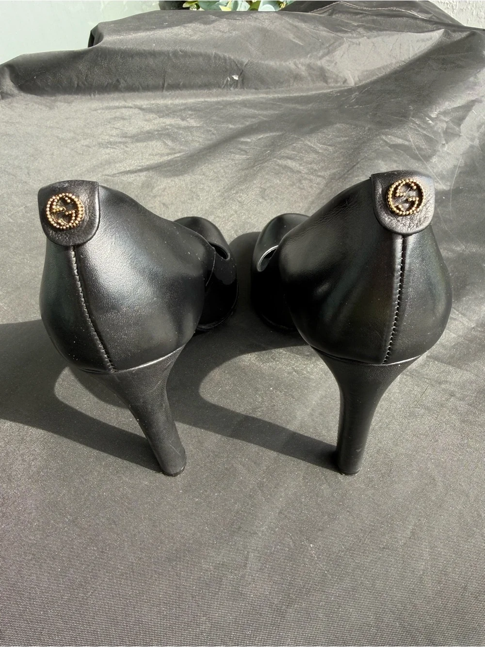 Authentic Gucci Black Leather Pumps with Gold GG logo